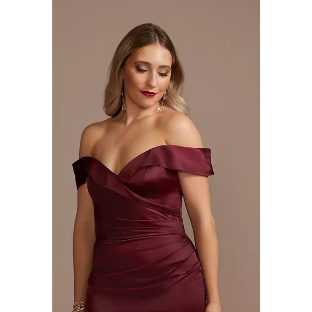 Davids Bridal GALINA SIGNATURE
satin off-the-shoulder mermaid dress - Picture 4 of 7